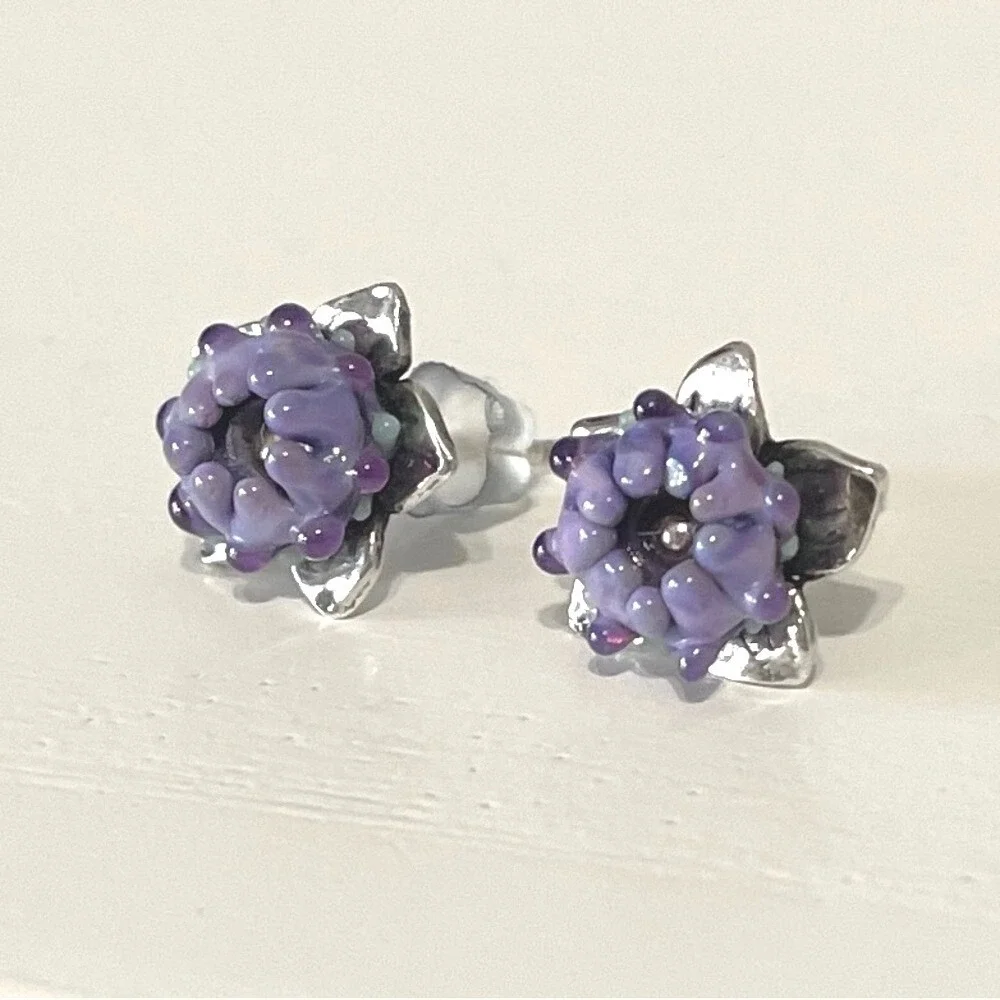 Sterling Silver Petite Purple Flower Stud Earrings Glass Lampwork Earrings‎